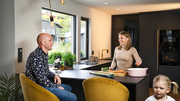 Elko-Smart-familie-middagstid-2-1050x700-1